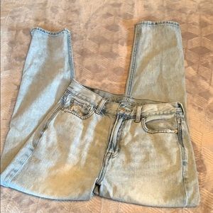 American Eagle high waisted “mom” jeans